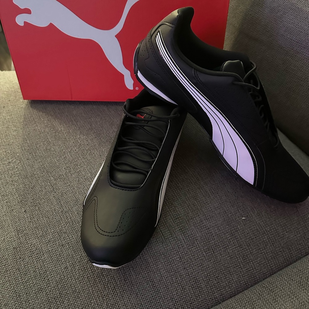 Puma Men's Black and White Sneakers